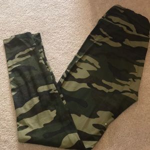 LuLaRoe OS Camo Leggings